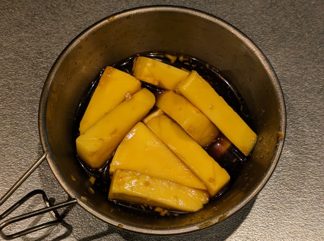 6Pチーズをワサビ醤油に漬けたおつまみです