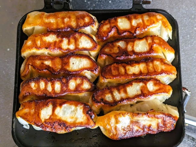 キャンプで簡単に作れて最高のおつまみ餃子