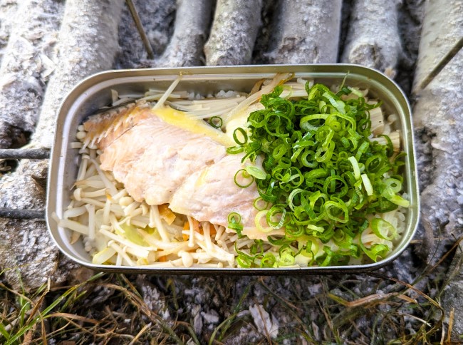 キャンプでメスティンで作った絶品鮭ごはん