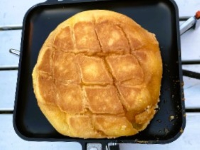 ホットサンドメーカーで作ったカリカリなバターメロンパン