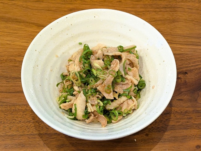 ぷるぷる食感の鶏皮ポン酢和えの完成品