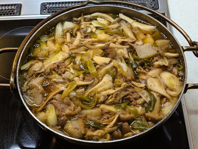秋の風景とともに食べる芋煮