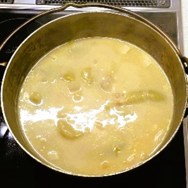 業務用スーパーのロールキャベツとシーフードミックスで作ったクラムチャウダー