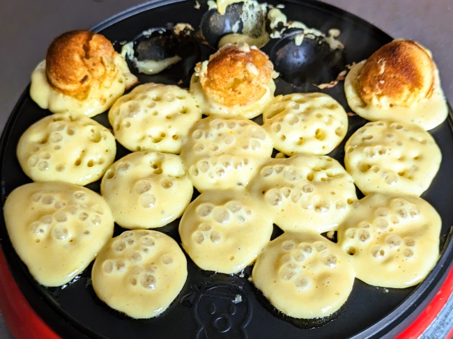 ホットケーキミックスの生地が焼けたら生地を重ねる