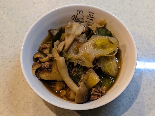 里芋・牛肉・こんにゃくが入った芋煮