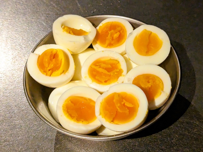 半分に切った茹で卵