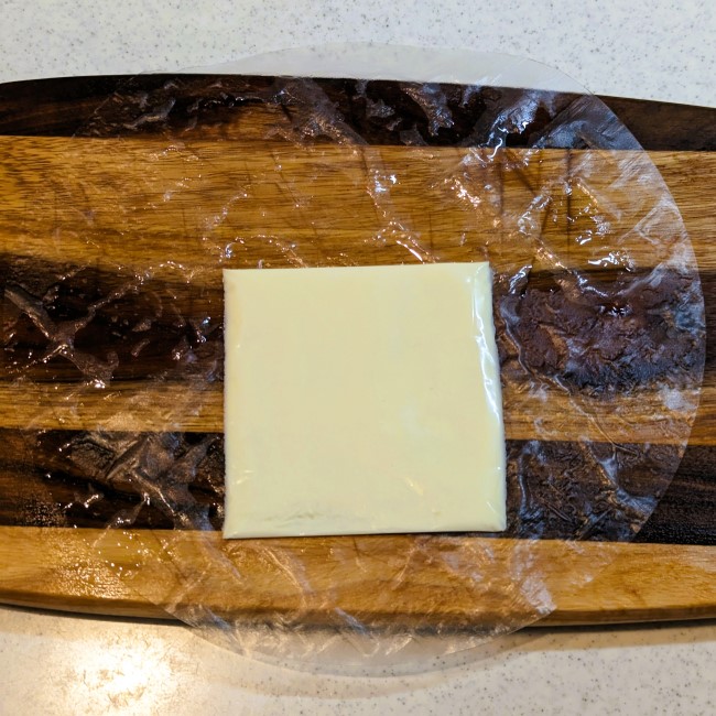 ライスペーパーでチーズトッポギを作る
