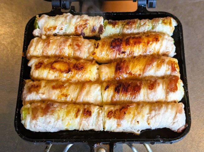 ホットサンドメーカーで甘く焼けた長ネギの肉巻き