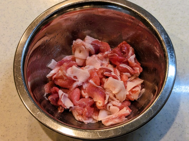 あんかけ焼きそば用の豚肉に下味を付ける