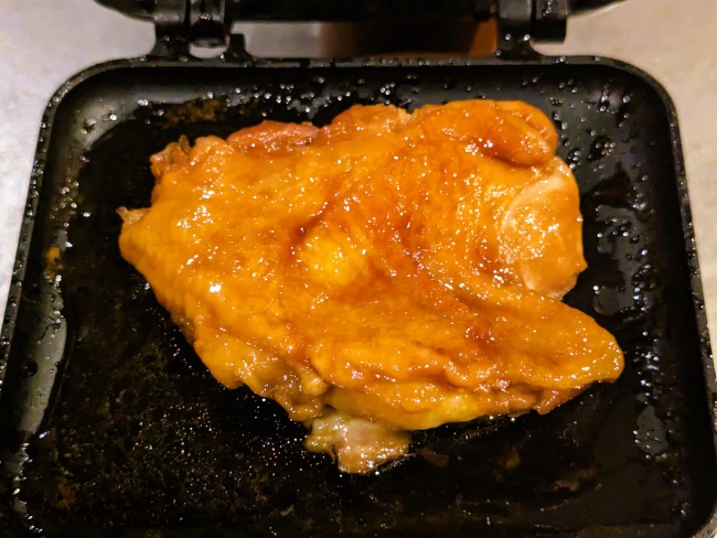 ホットサンドメーカーで焼いたテリヤキチキン