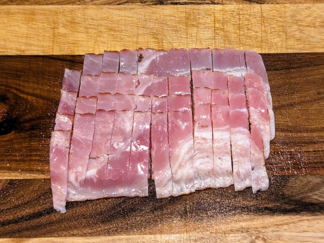 タラの芽パスタのベーコン