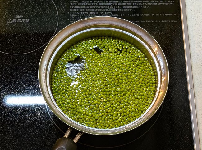 実山椒を茹でる