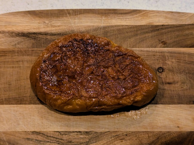 焼き上がったクリームパンのフレンチトースト