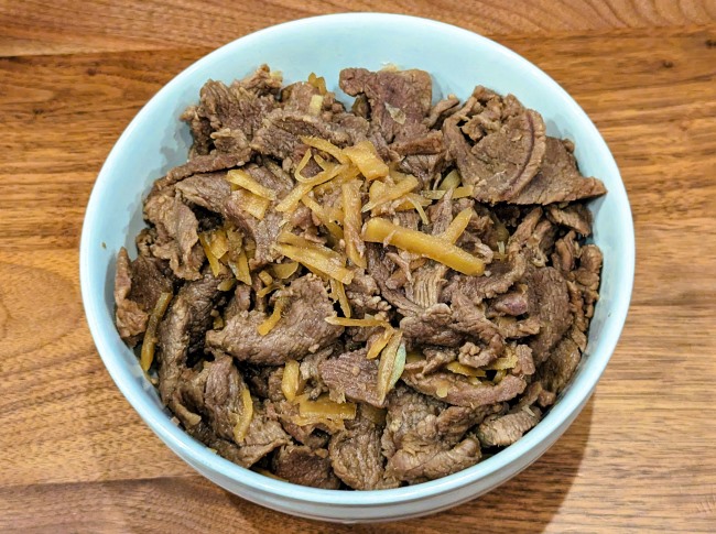 ほろほろ柔らかく仕上がった鹿肉の大和煮の完成盛り付け