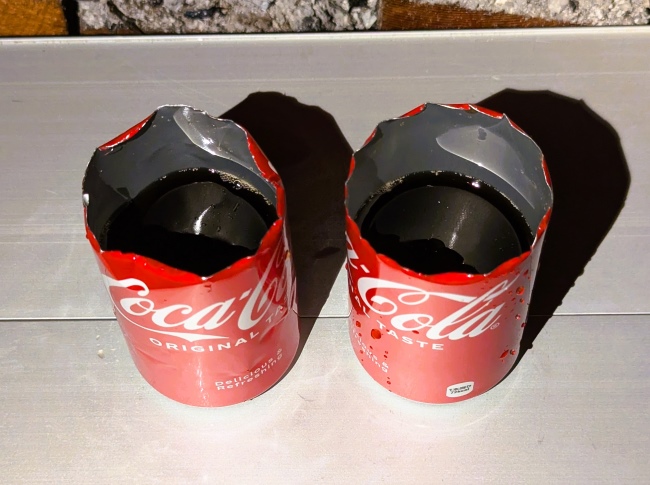 コーラ缶の上部を切って器にする