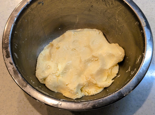 耳たぶくらいなった白玉団子の生地