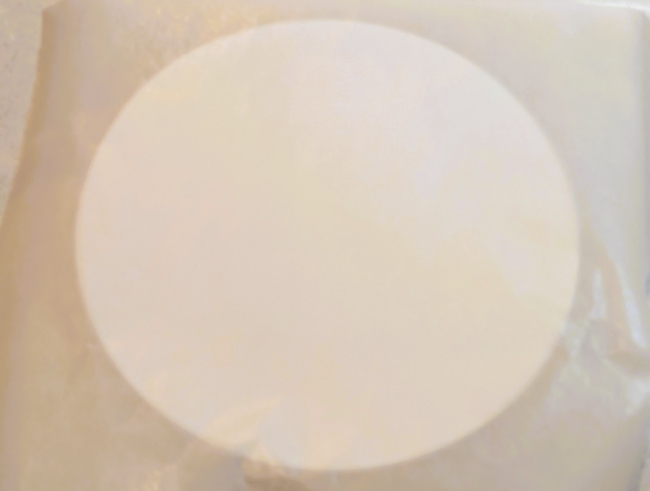 耐熱皿にクッキングシートを敷く