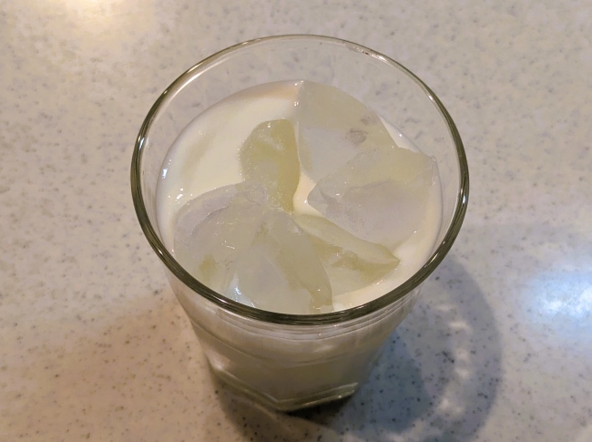 氷で混ぜたラッシー