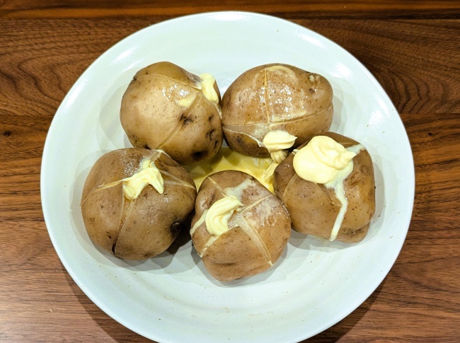 炊飯器で作ったホクホクのジャガバター