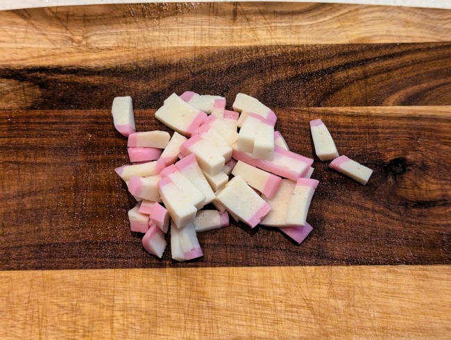 鶏油トマトチャーハン用の蒲鉾