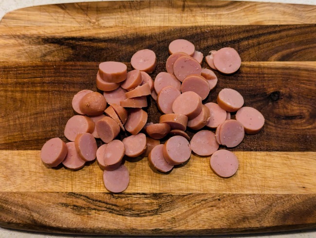 鶏油トマトチャーハン用のウインナー