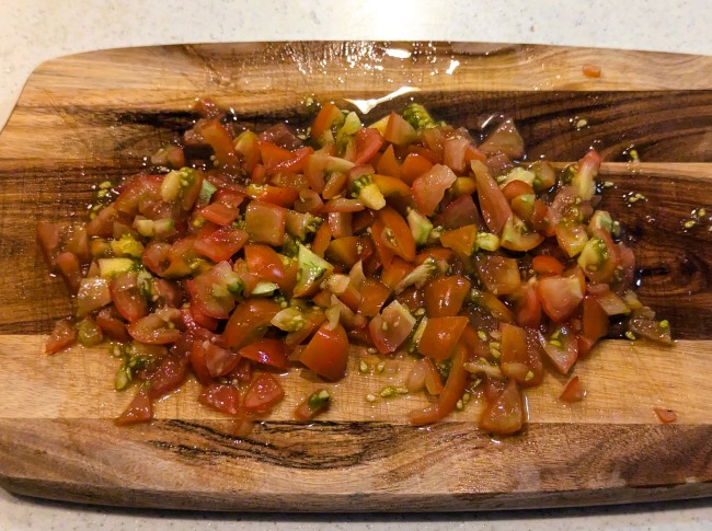 鶏油トマトチャーハン用のトマト