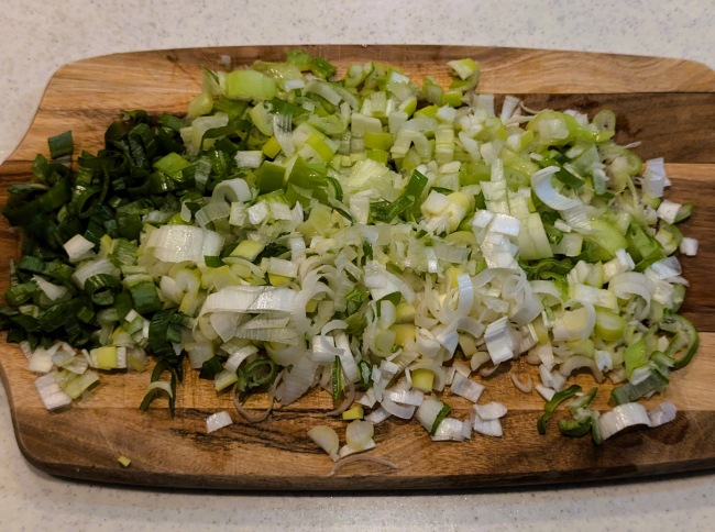 鶏油トマトチャーハン用の長ネギ
