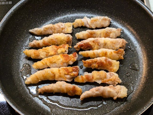 こんがり焼けた豚肉ロール