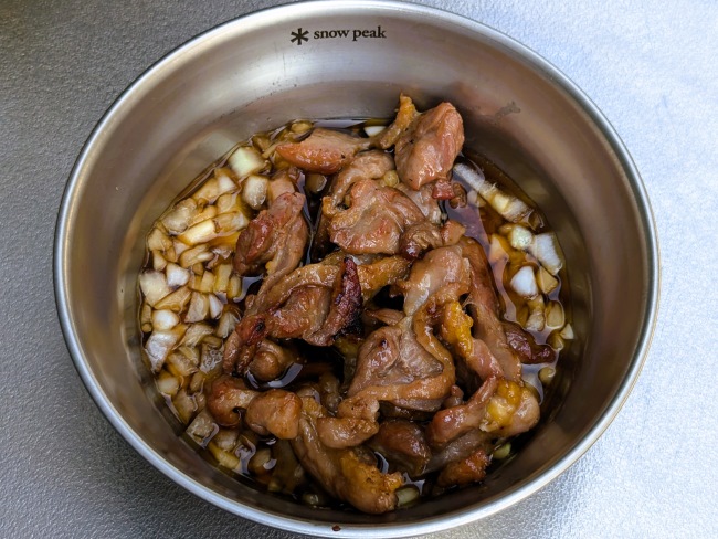 さっぱり酢醤油たれにつけた親鳥焼肉