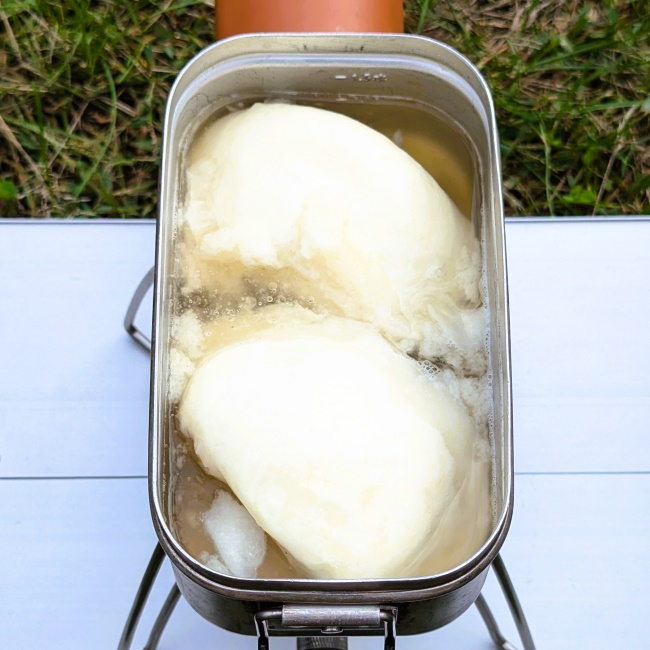スープ肉まんの肉まんを煮る