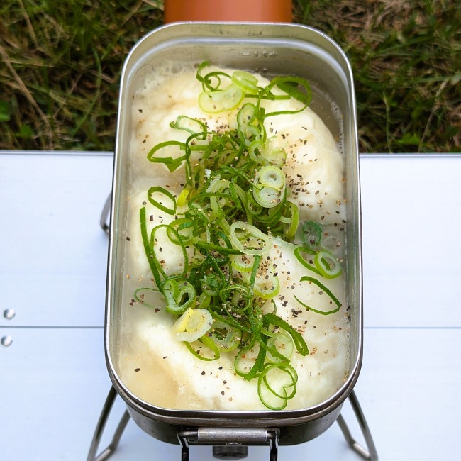 寒い時期にキャンプで温まるスープ肉まん