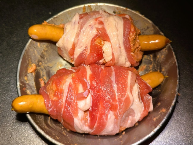 マンガ飯のお肉に豚バラ肉を巻く
