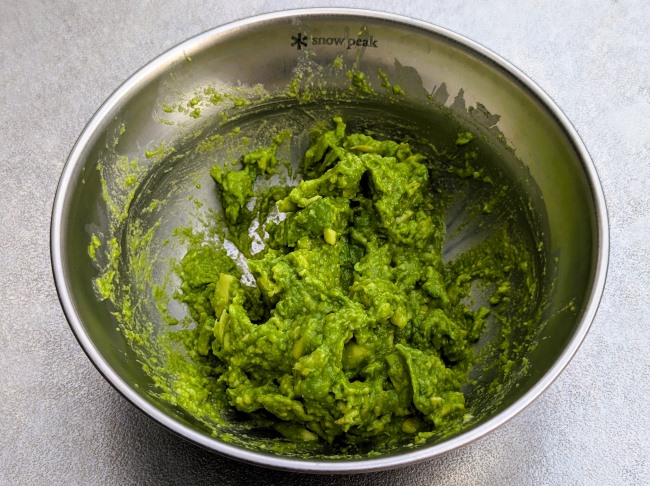 ペースト状にしたアボカド