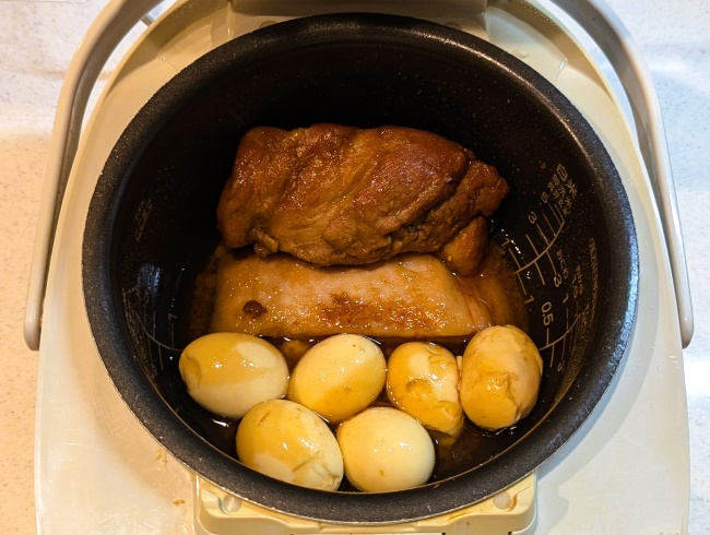 炊飯器で煮豚の味付け卵を作る