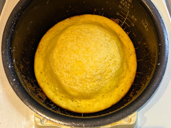 炊飯器で出来上がった台湾カステラ