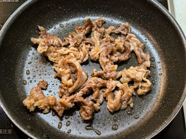 ヤンニョム豚丼の炒めた豚肉