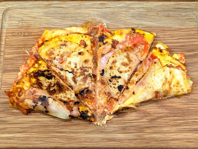 トマトの酸味ととろけるチーズが美味しいブリトー