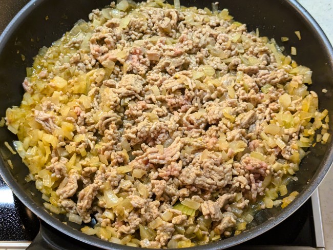 ひき肉を加え炒める