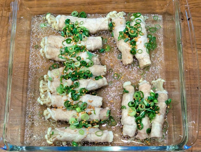 電子レンジで作るえのきの肉巻き