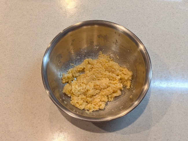 パン粉を混ぜる