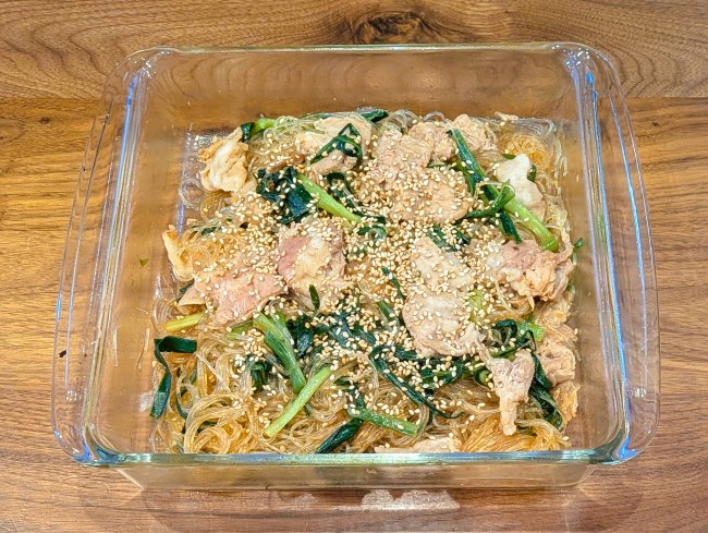 電子レンジで簡単、豚ニラ春雨の時短レシピ