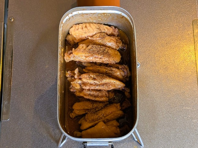 メスティンで作る手羽中のビールコショウ煮