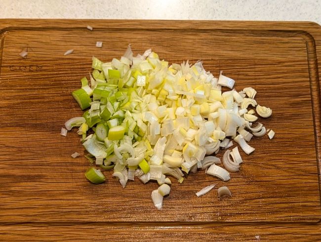 長ネギをみじん切りにする