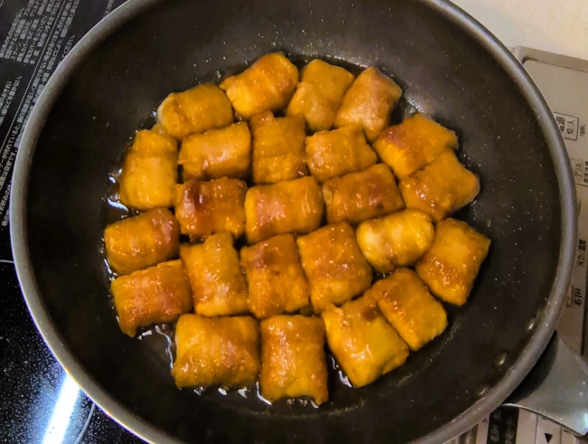 フライパンで厚揚げの肉巻き角煮風