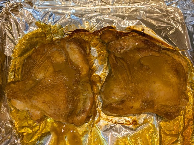 鶏もも肉をオーブンで焼いたローストチキン