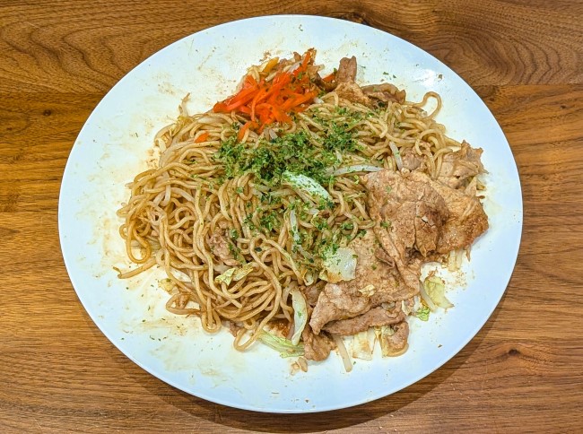 電子レンジでお皿一枚で作れる簡単焼きそば