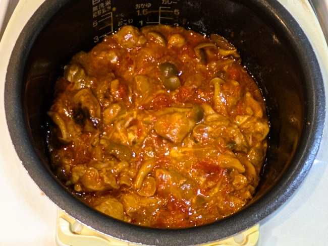炊飯器で作ったホロホロ鶏肉のトマト煮込み