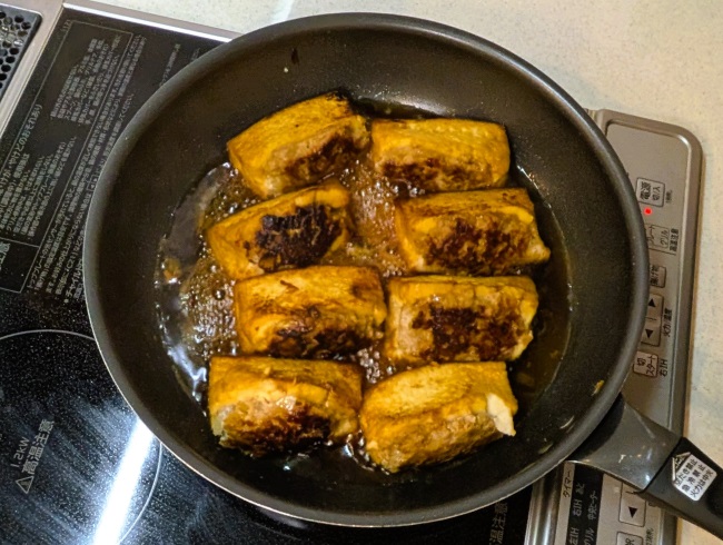 甘辛いタレに煮込んだごはんが進む厚揚げつくね