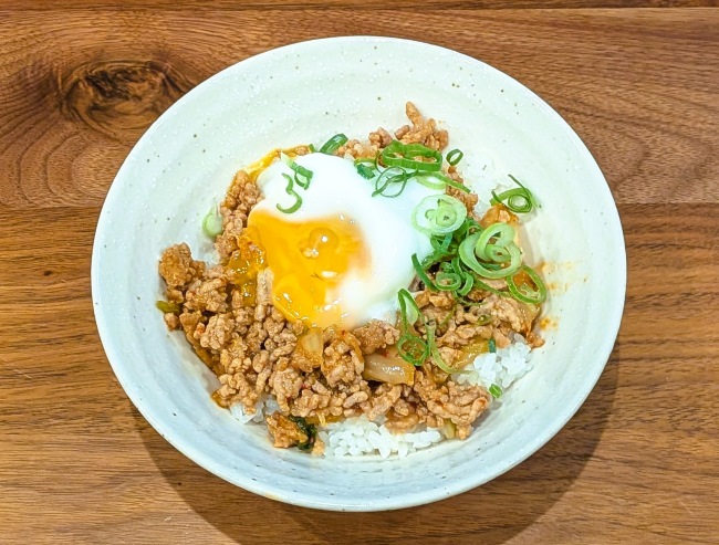 ごはんがすすむ簡単キムチそぼろ丼