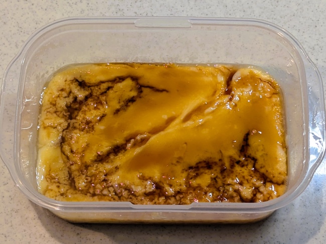 カラメルがかかったなめらかプリンの完成写真